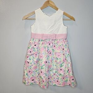 Scalloped neck Pink Floral Dress Size 6 Crown & Ivy